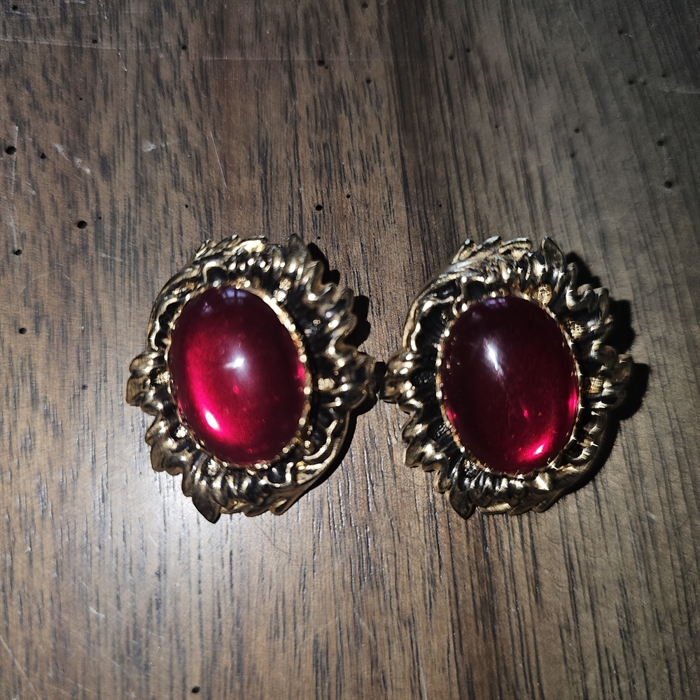 Vintage Clip On Earrings